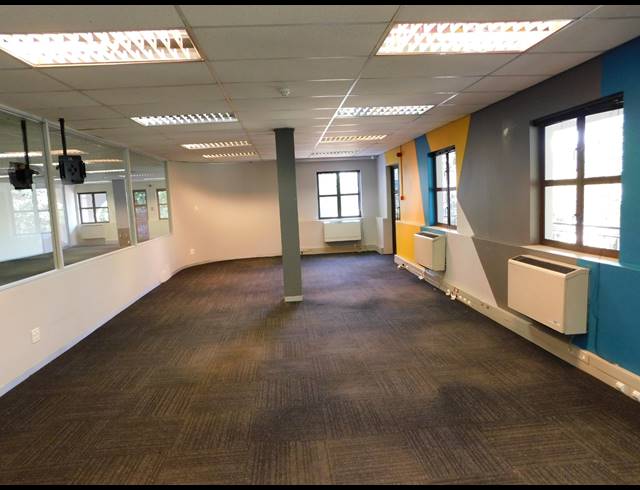 1,083M² OFFICE TO LET IN HYDE PARK